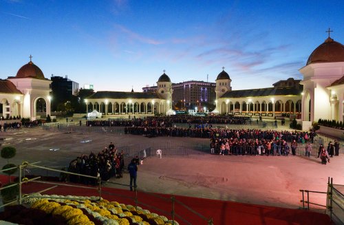 Precizări referitoare la slujba de Te Deum de la Catedrala Națională și incidentul petrecut la ora 5:30 (dimineața) Precizări referitoare la slujba de Te Deum de la Catedrala Națională și incidentul petrecut la ora 5:30 (dimineața)