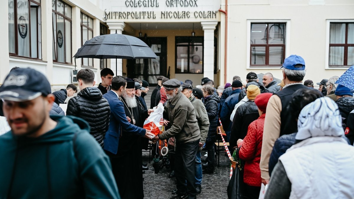 Pachete cu alimente oferite persoanelor nevoiașe din județul Cluj