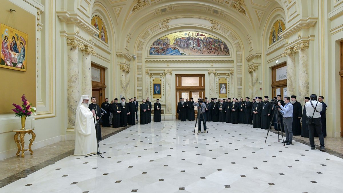 Distincții pentru persoanele care au sprijinit lucrarea sfințitoare a Bisericii
