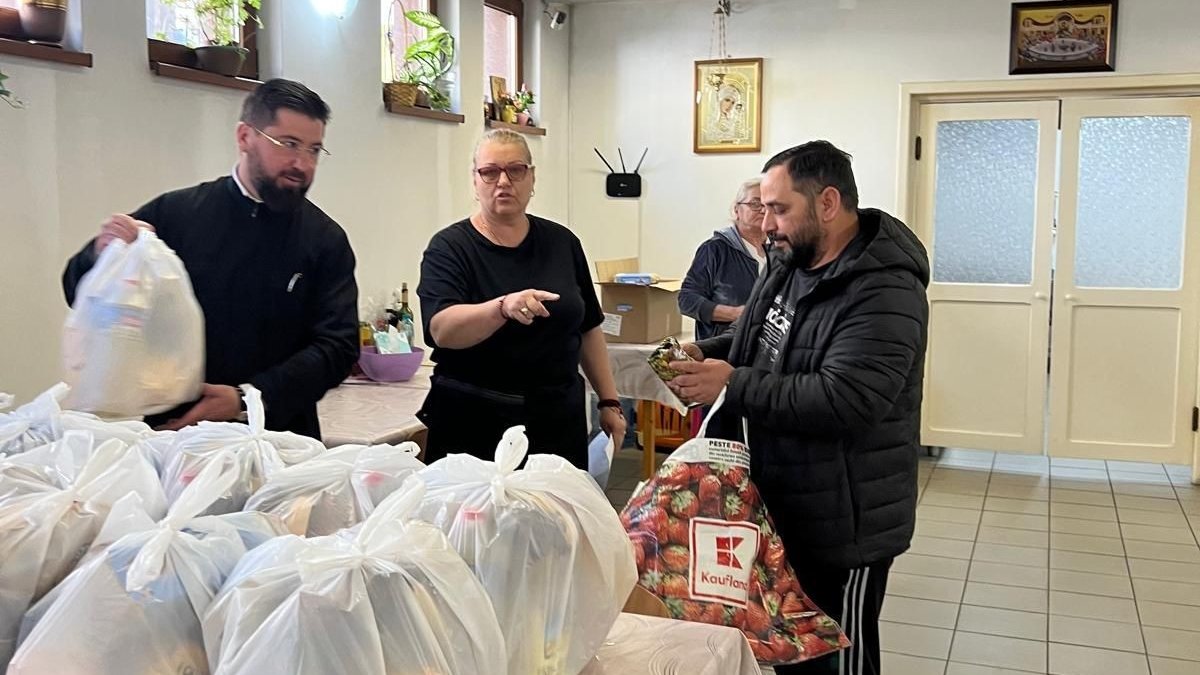 Pachete cu alimente pentru persoane din Capitală