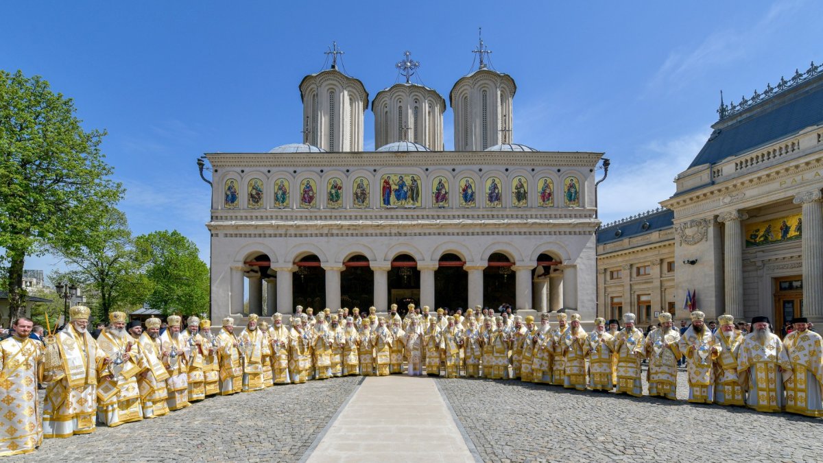 Sfințirea Marelui Mir în Joia Mare la București
