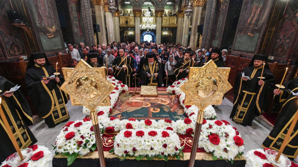 Sclipirile Luminii: Vecernia scoaterii Sfântului Epitaf şi Denia Prohodului Domnului la Catedrala Patriarhală