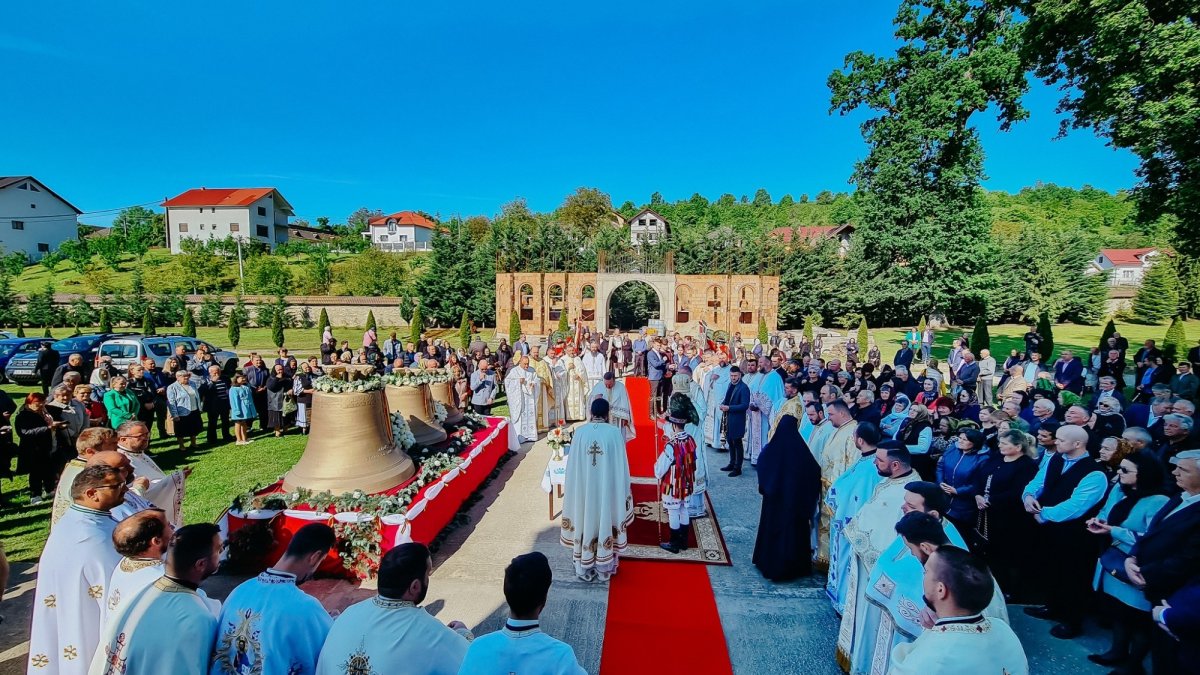 Hramul istoric al Mănăstirii Dobric și sfințirea noilor clopote