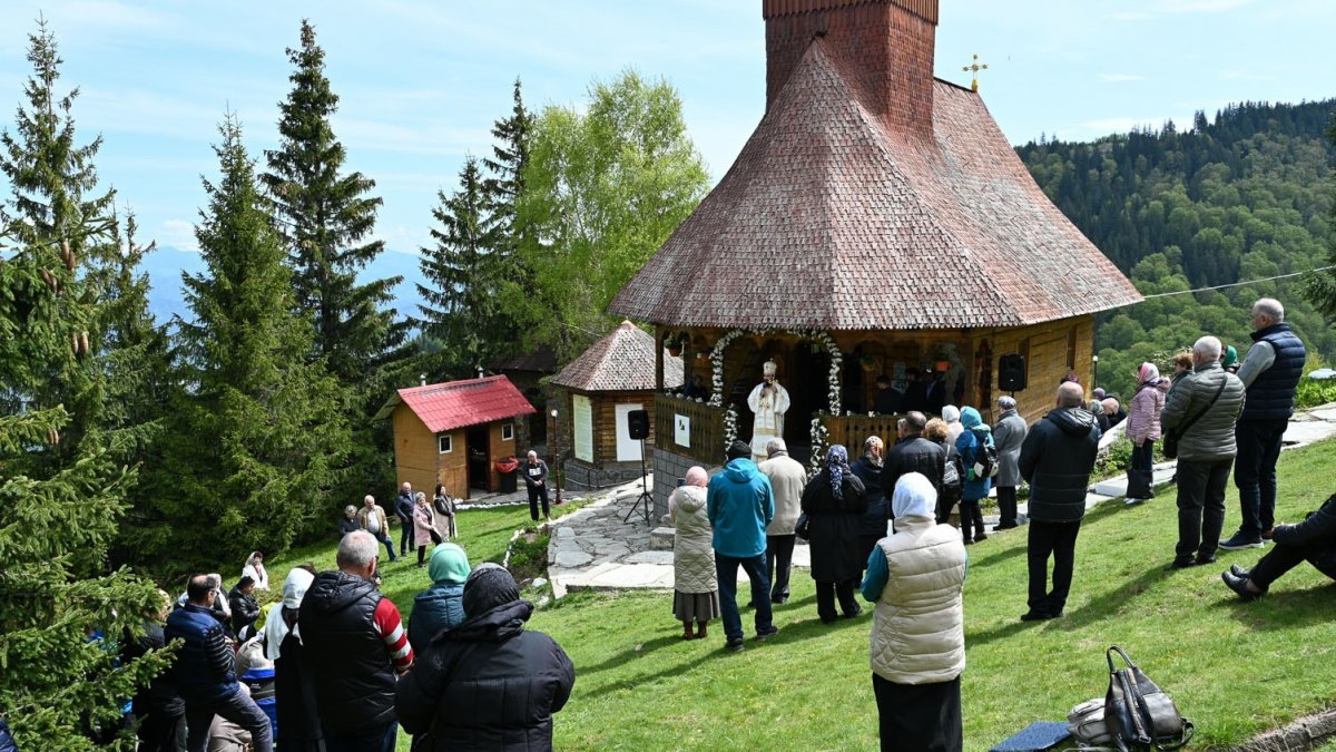Sărbătoare la Schitul Straja, judeţul Hunedoara