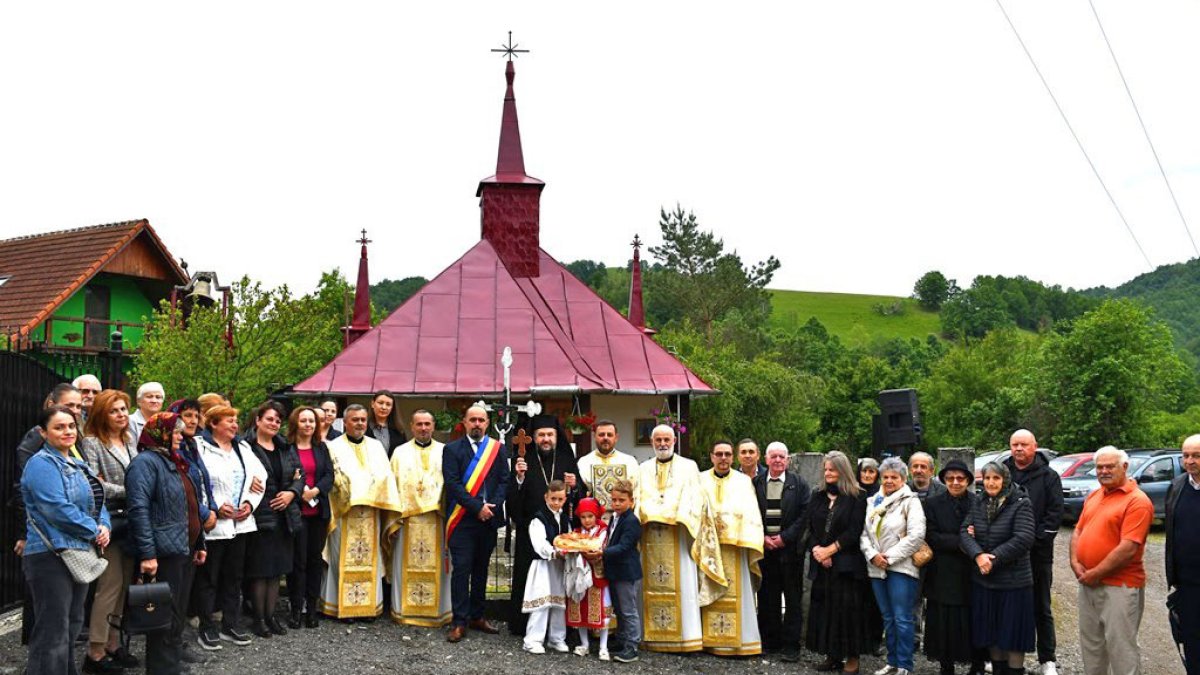 Vizită arhierească într-o mică comunitate din Banat