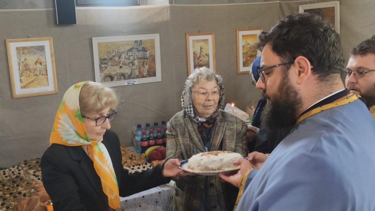 Expoziție de pictură la biserica unei parohii din sectorul 6