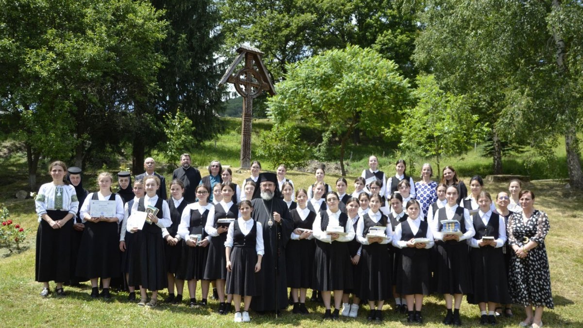 Serbarea finalului de an școlar la Seminarul Teologic de la Mănăstirea Prislop