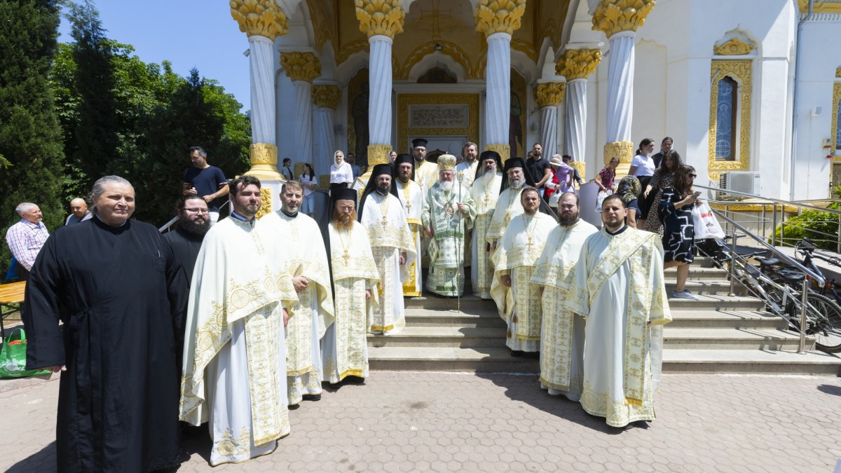 Sărbătoare la mănăstirea bucureșteană închinată sfinților din neamul nostru