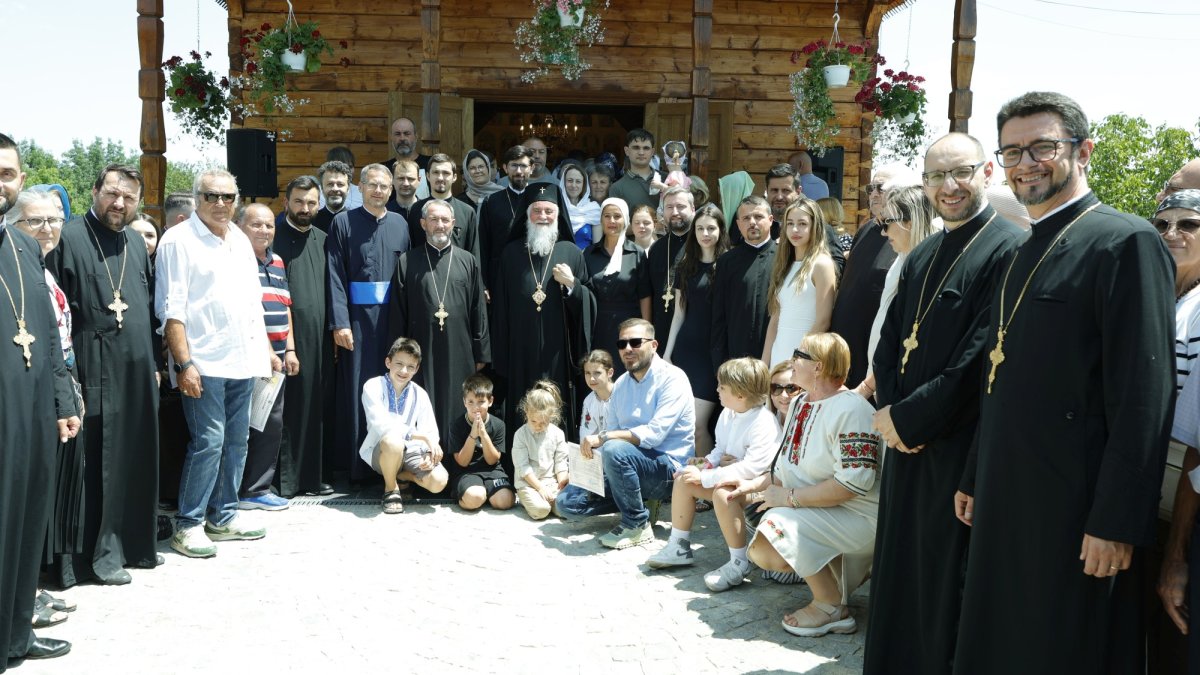Mitropolitul Olteniei a slujit într-o comunitate din Dolj