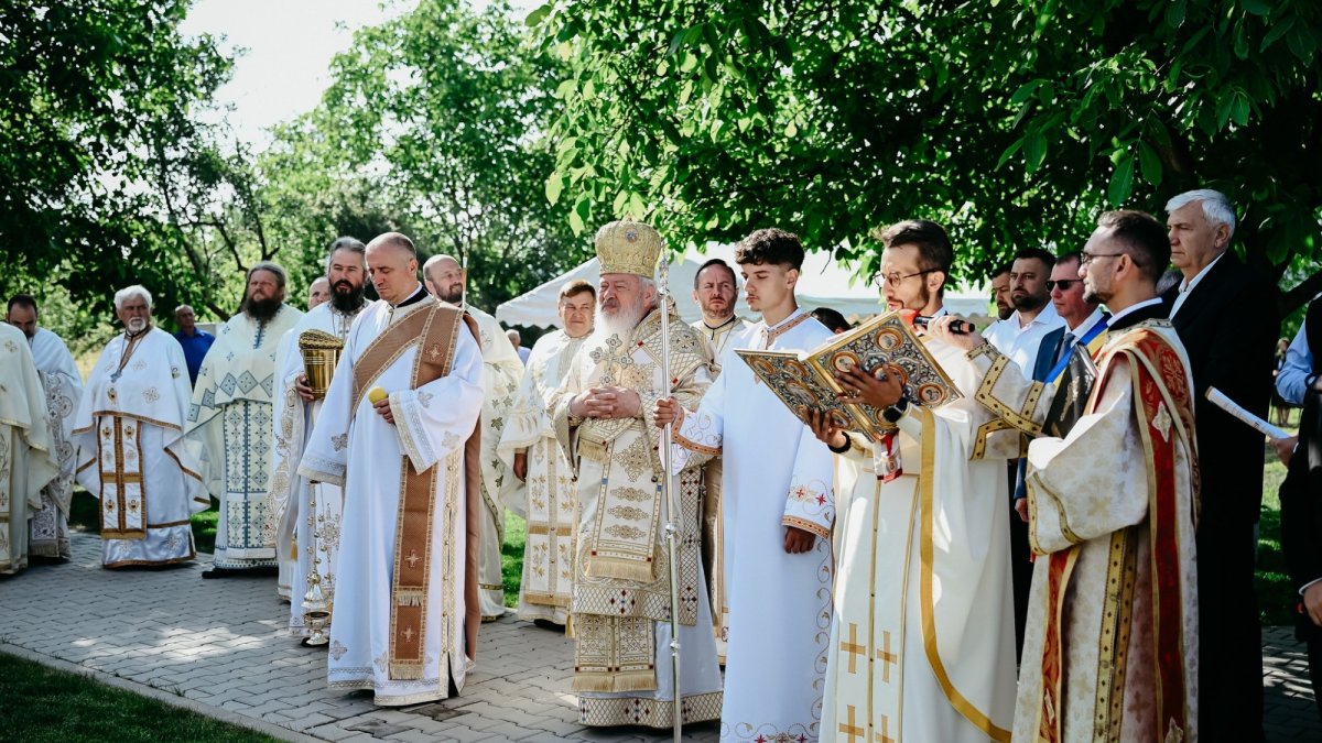 Resfințirea Bisericii „Sfinții Arhangheli Mihail și Gavriil” din Bața