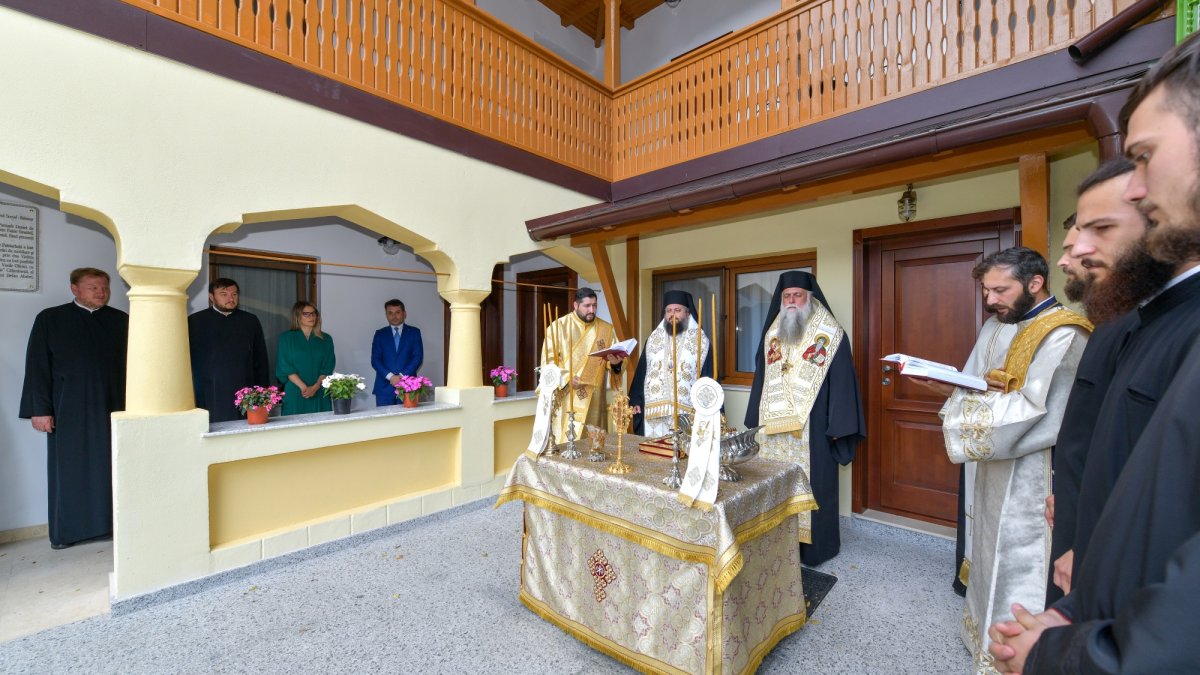 Sfințirea unui nou centru social în județul Vâlcea