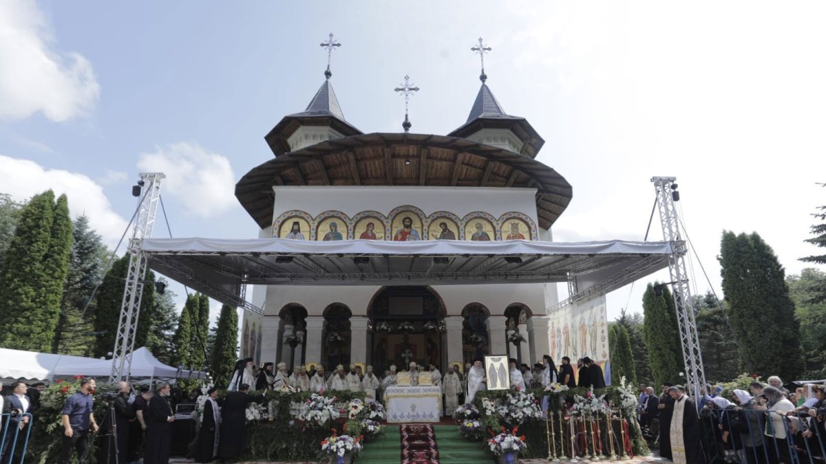Proclamarea locală a canonizării Sfinților Cuvioşi Paisie Olaru și Cleopa Ilie