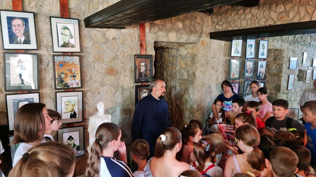 Școală de vară la o parohie din Prahova