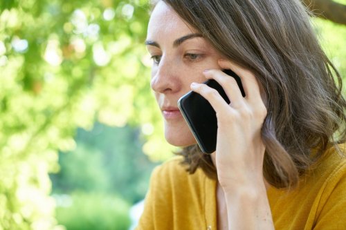 Nu dezvăluiți date confidențiale la telefon